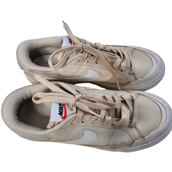 Nike Women\'s Court legacy fit size 7.5